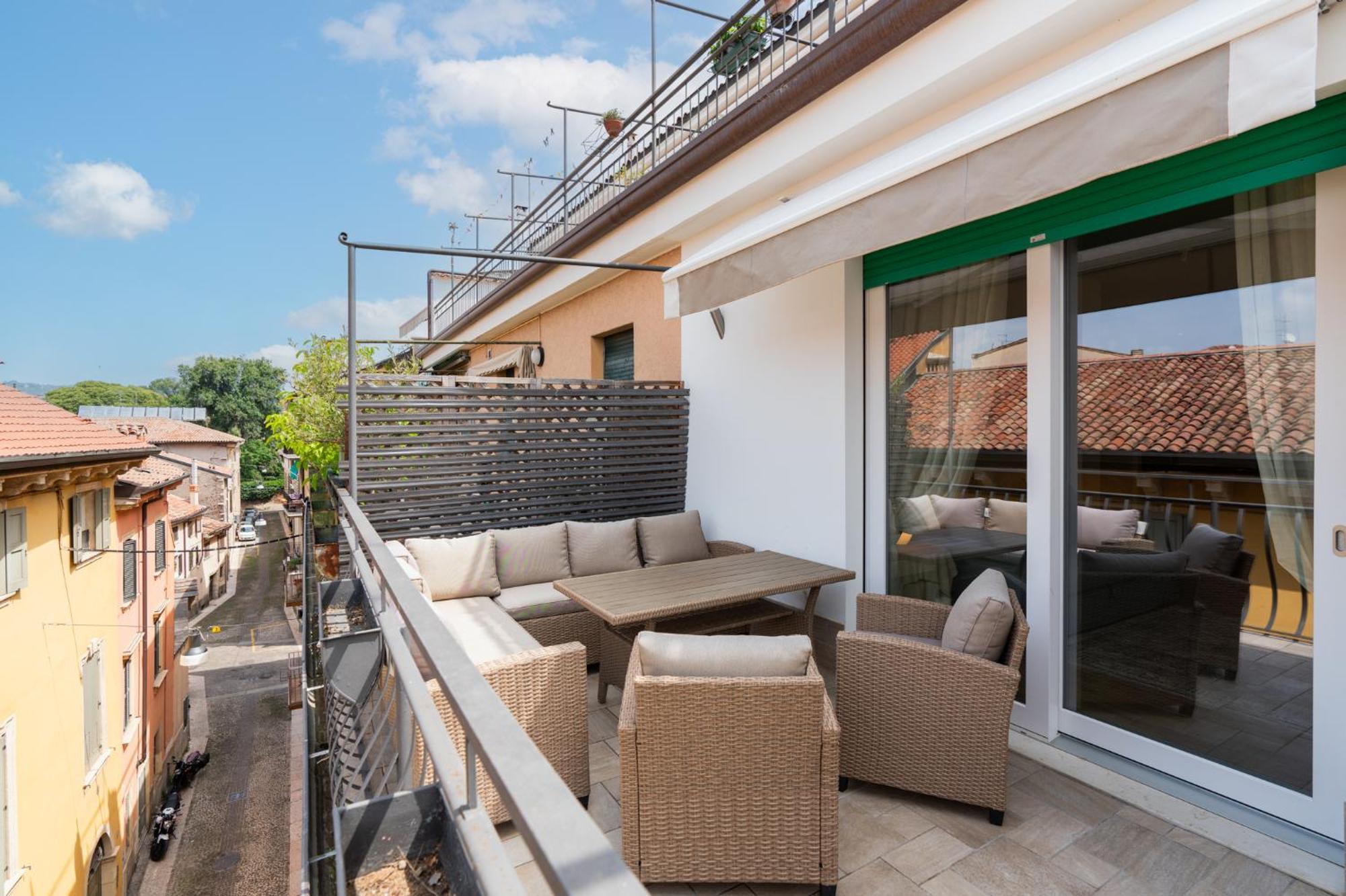 Domus Verona - Ampia Residenza Filippini A Pochi Passi Dall'Arena Exterior foto